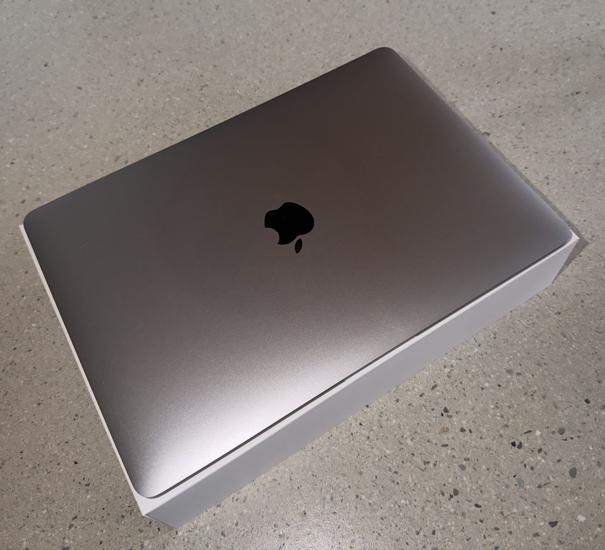 Apple Notebook: Apple MacBook Air M1 – Nuovo (secondo la descrizione) da Corgémont venduto da nhe_lh5r 5
