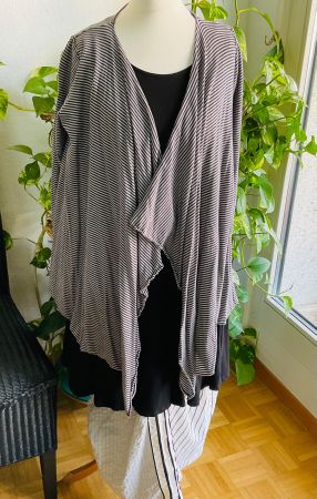 Spéciale et belle veste gris rayé MES SŒURS ET MOI T. S/M