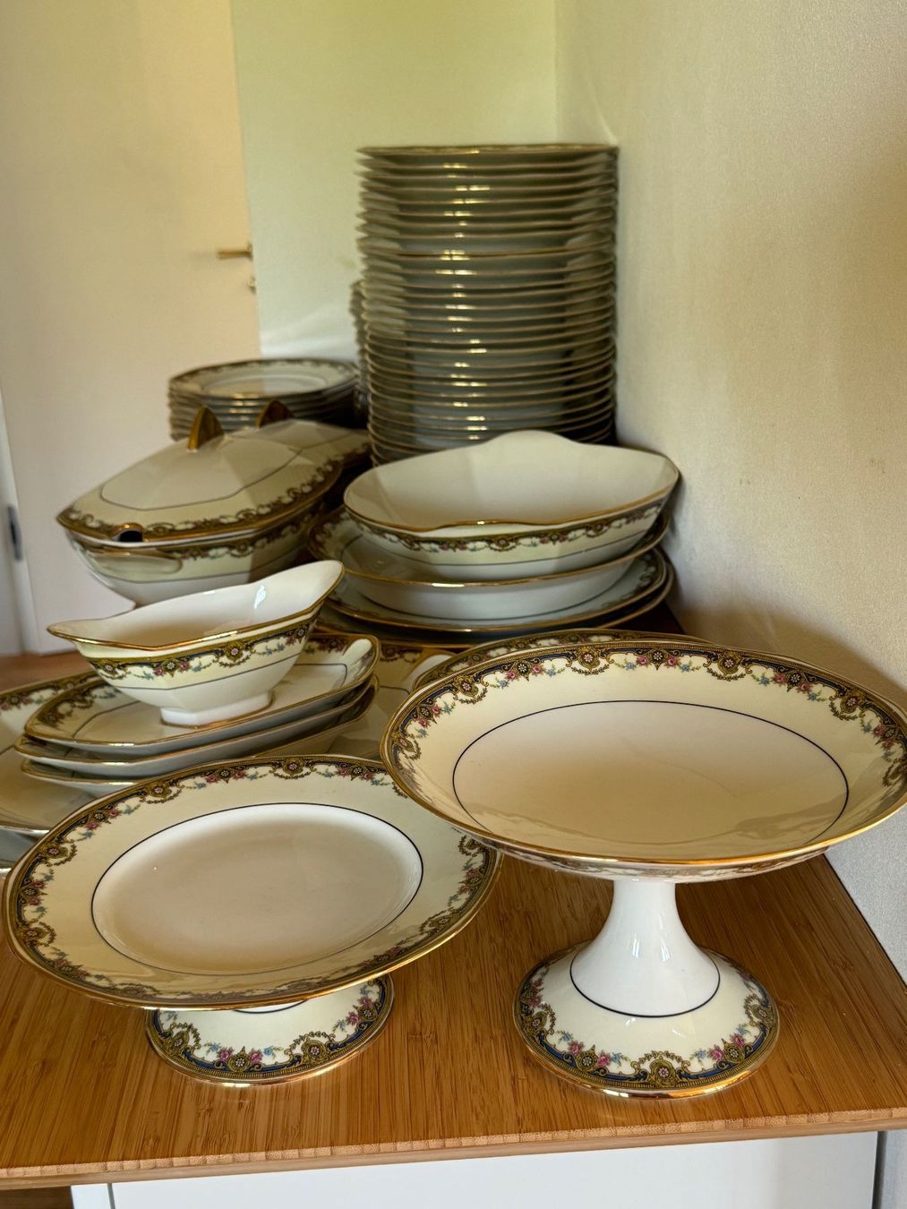 Set di piatti: Speiseservice Limoges um 1930 vergoldet – Usato da Burgdorf venduto da Tanthony