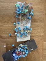 Deko Girlande blau mit Perlen und Blumen/ Pailletten 