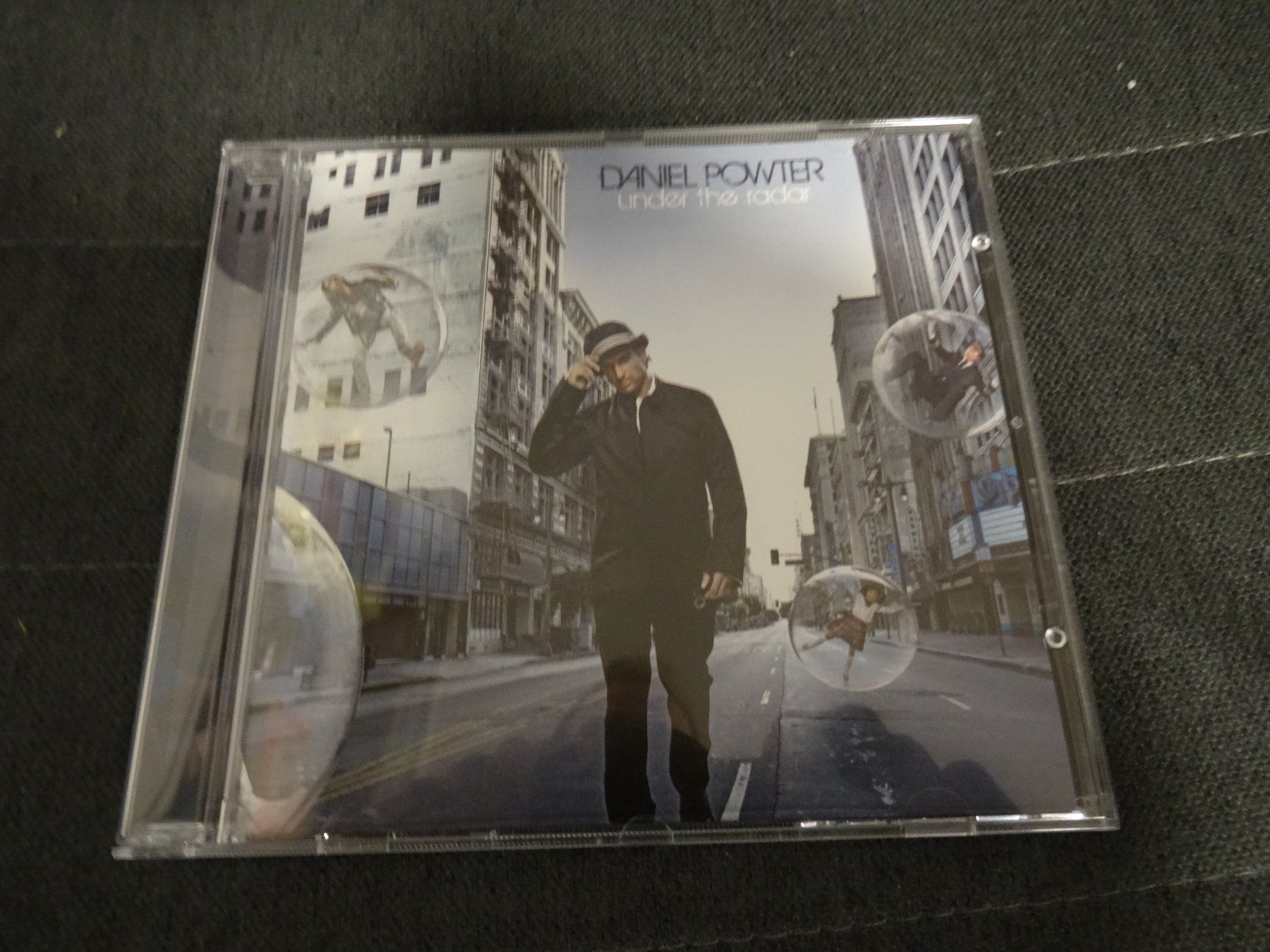 CD: Daniel Powter -Under the Radar CD – Usato da Olten venduto da Disc-Ausverkauf