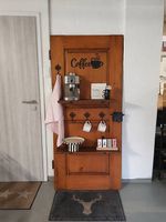 Vintage Coffee Bar aus alter Bauernhoftür