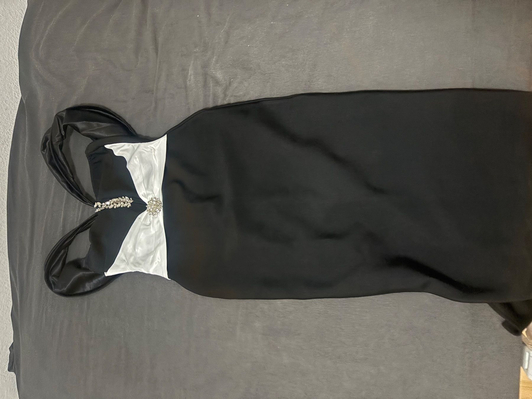 Kleider: Abendkleid schwarz weiss mit Schmuckstein – Neu und originalverpackt aus Siglistorf von Nika__ 2