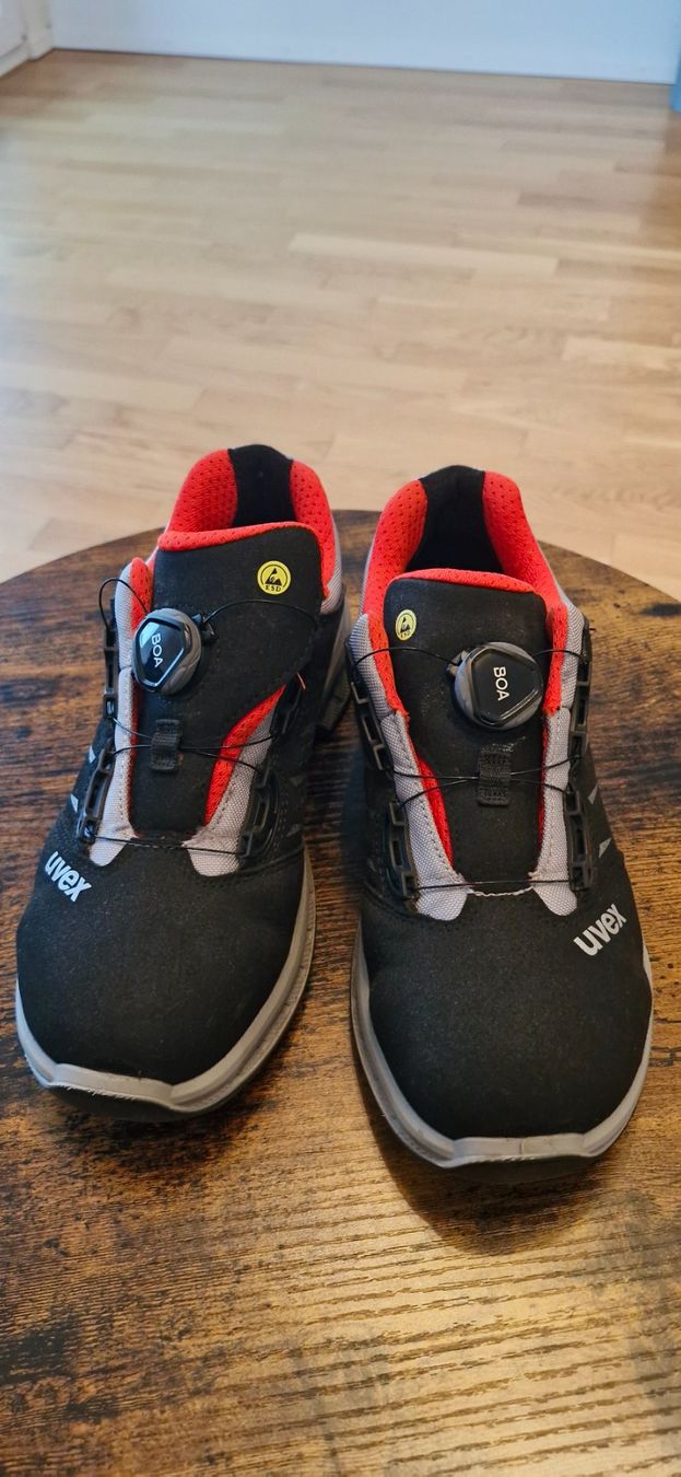 Scarpe da donna: Sicherheits Schuhe grösse 39 neu – Nuovo (secondo la descrizione) da Beringen venduto da mar_y7fd