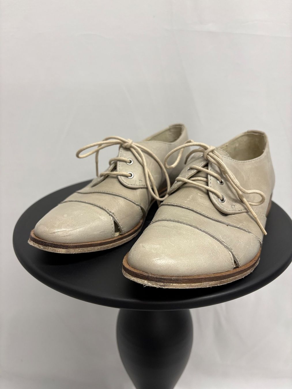 Scarpe da donna: CARA Schnürschuhe mit Cut outs Leder beige 36 – Usato da Regensdorf venduto da secondchancefashion 1