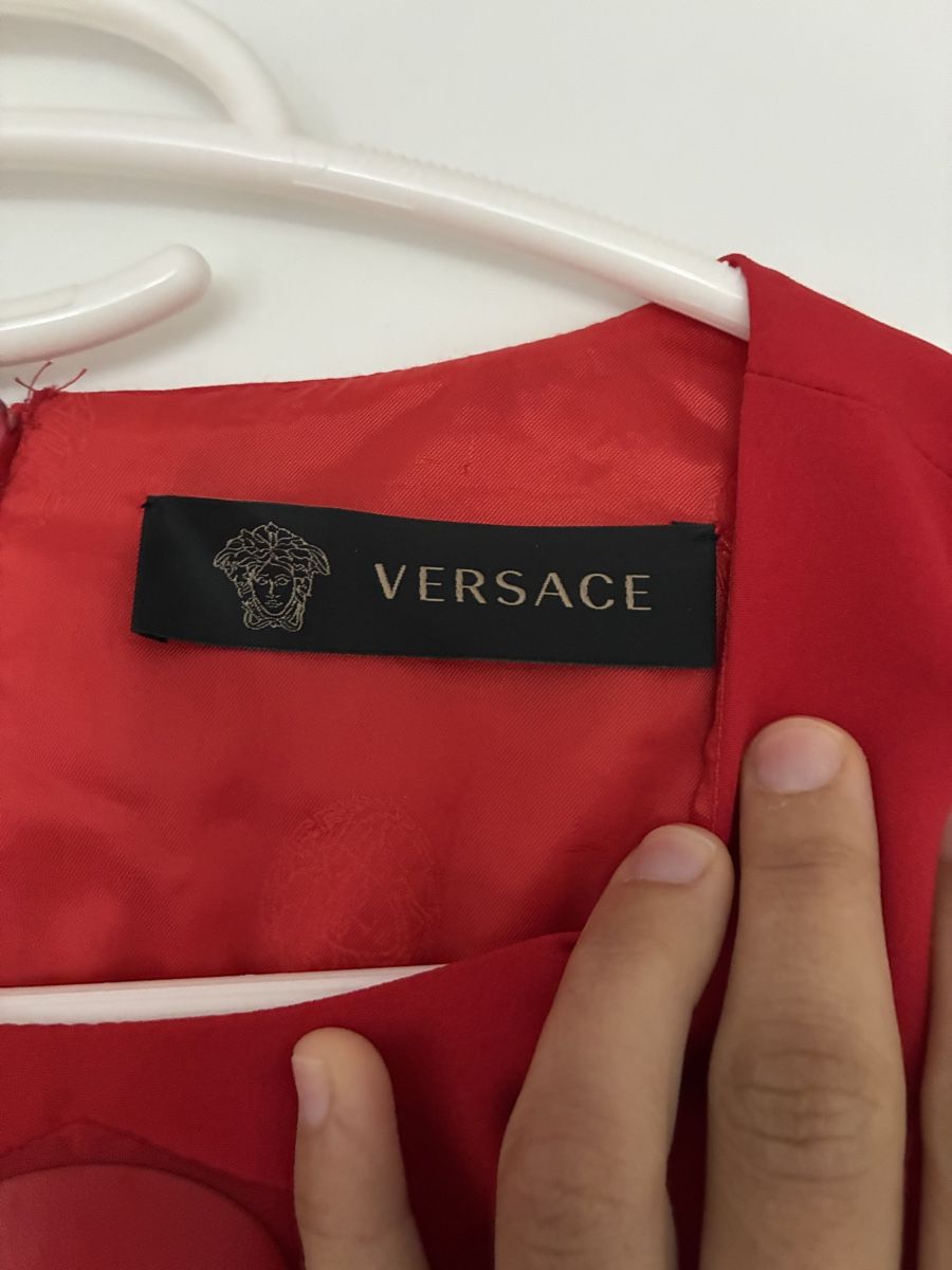 Versace Kleider: Kleid Versache 44 rot  – Gebraucht aus Zürich von juliearlt 1