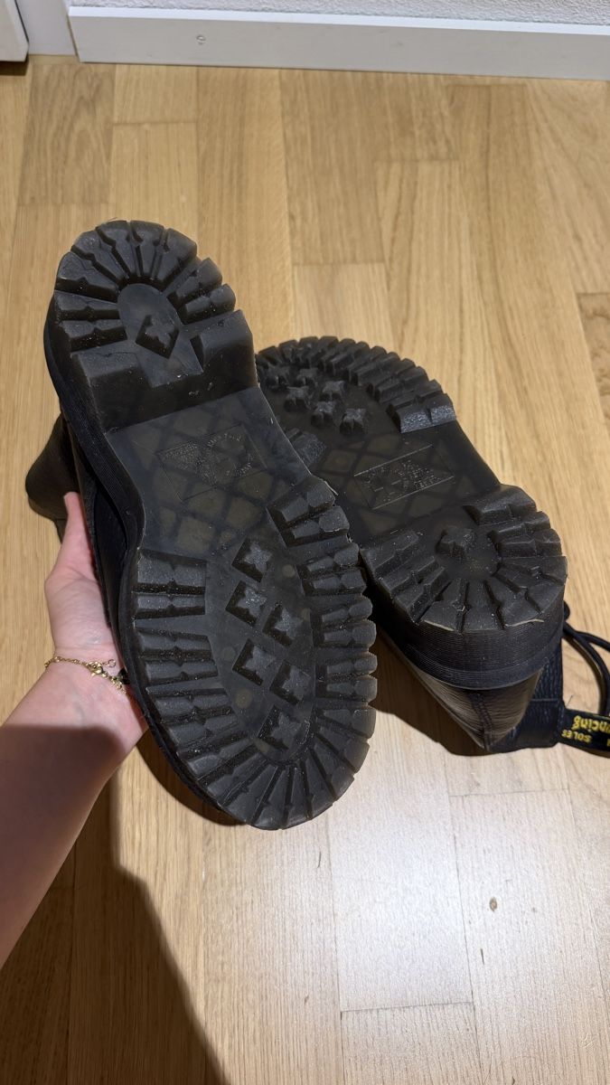 Dr. Martens Damenschuhe: Dr. Martens SINCLAIR - 38, Plateaustiefelette - schwarz – Gebraucht aus Kriens von kyvels 2