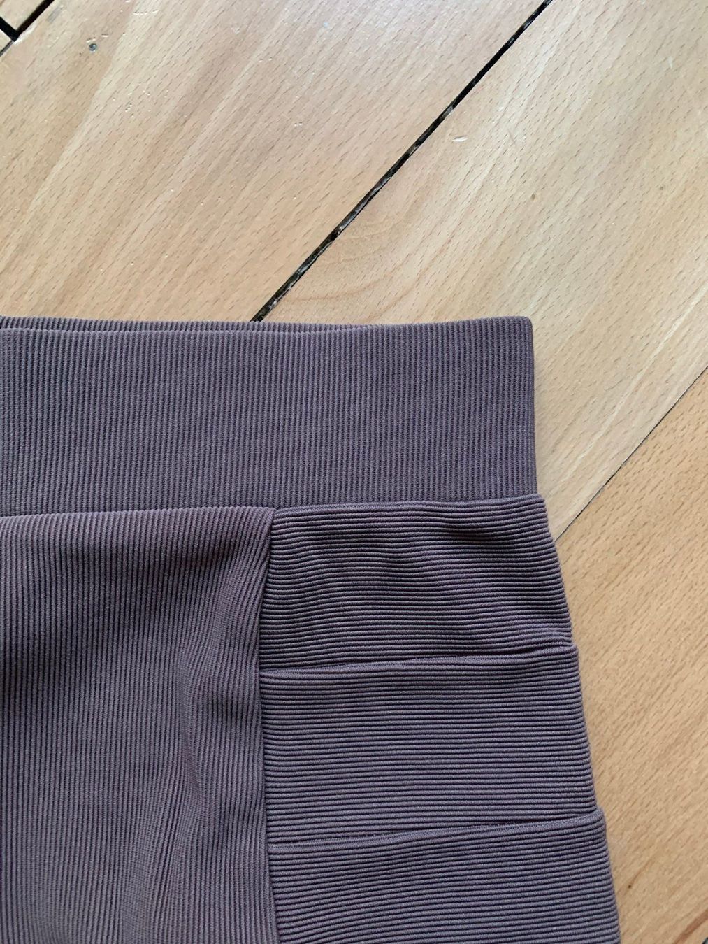 H&M Jupes: Stretch Rock taupe - 34 – D'occasion à Zürich par Diazaio 1