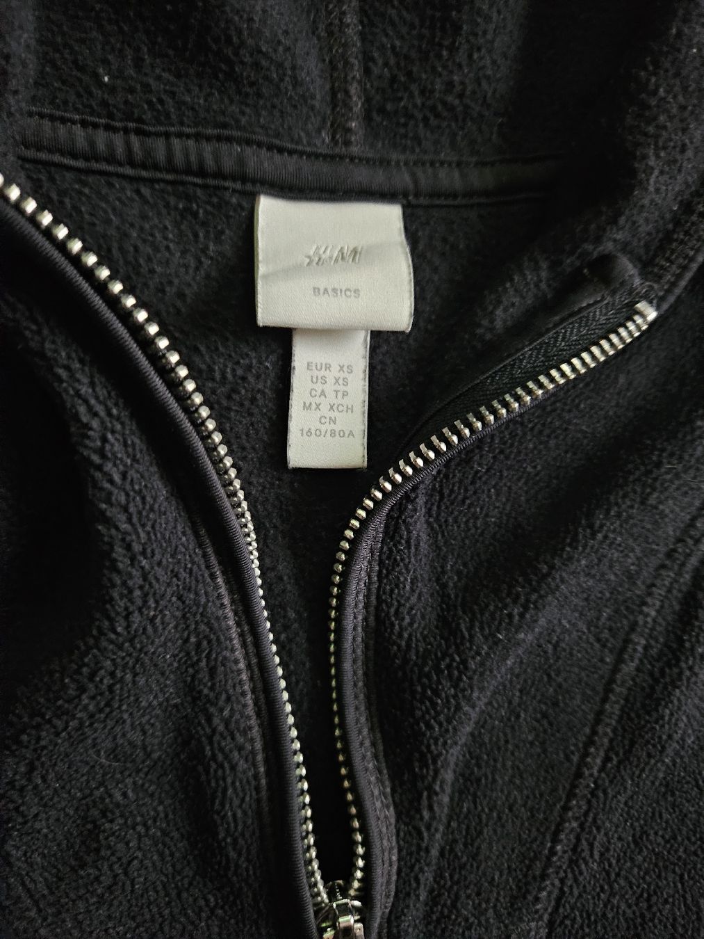 H&M Maglioni & Felpe: H&M  Pullover mit Kapuze schwarz Grösse XS – Nuovo (secondo la descrizione) da Anwil venduto da moosmat 4