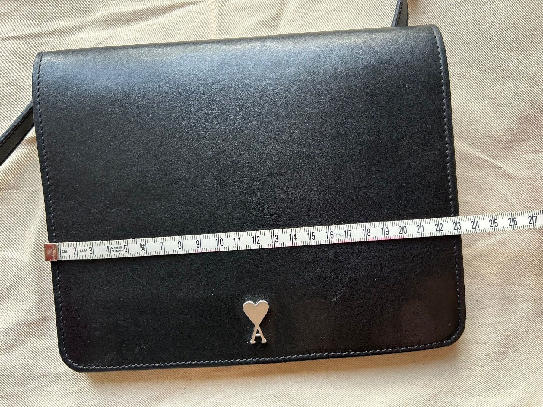 Borse: AMI PARIS - sac en cuir noir "accordéon" – Nuovo (secondo la descrizione) da Bern venduto da jps_8rbg
