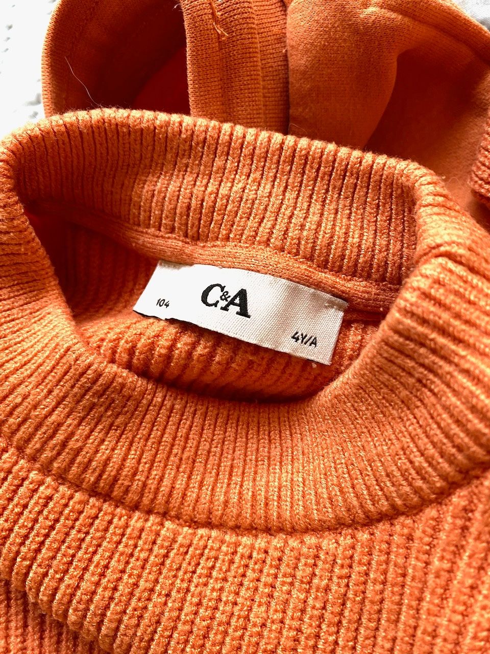 C&A Kleiderpakete & -sets: Mädchen Jogginghose und Pullover in Gr. 104 von C+A – Gebraucht aus Uster von ros_pym8 4