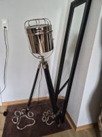 Stehlampe Spotlampe Studio Dreibein Metall Chrom schwarz