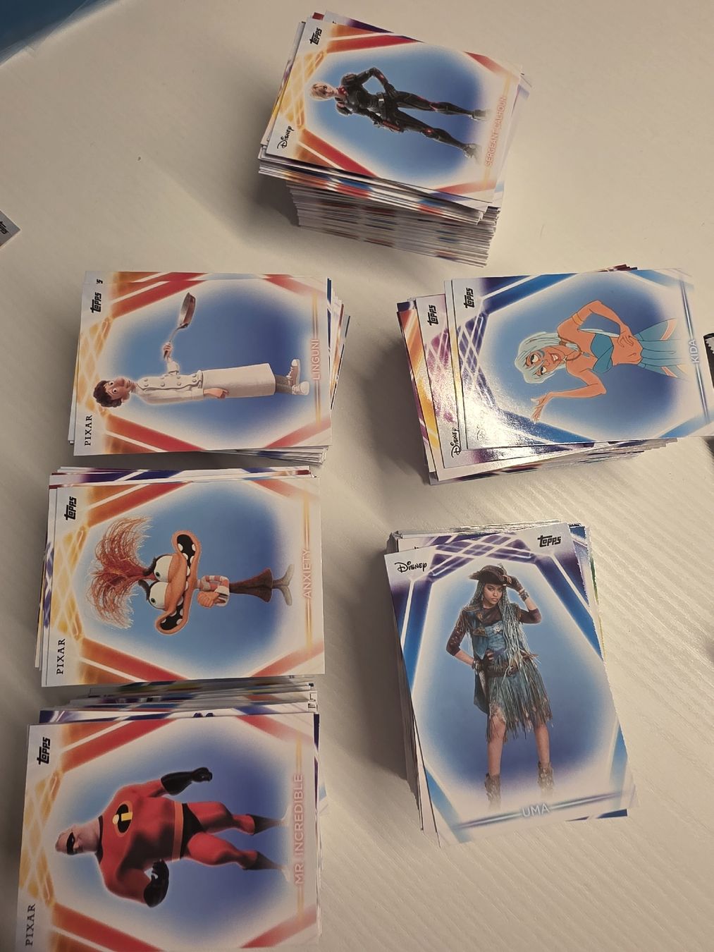 Topps Carte collezionabili: 100 cards - Topps disney neon 2026 – Usato da Liebefeld venduto da seline12091