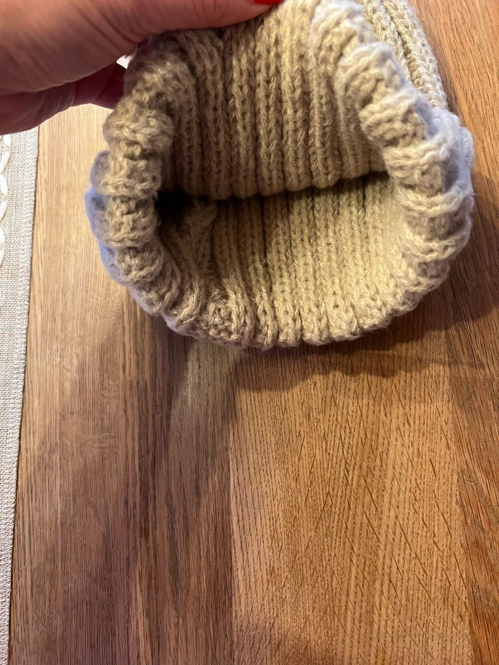 Copricapi, berretti & cappellini: NEUE hübsche Strickmütze beige Einheitsgrösse - 224002 – Nuovo (secondo la descrizione) da Küssnacht am Rigi venduto da Good4Deckeli 1