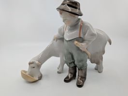 Porzellanfigur Zsolnay Pecs, Junge mit Ziege