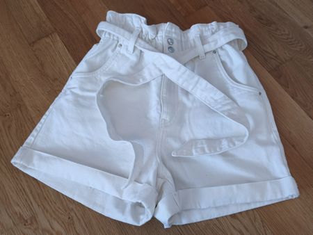 H&M Denim Shorts weiss mit Gürtel Grösse 36 Baumwolle