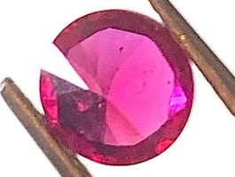 Echter Rubin /Korund 1,46ct. /Brilliantschliff, Synthese.