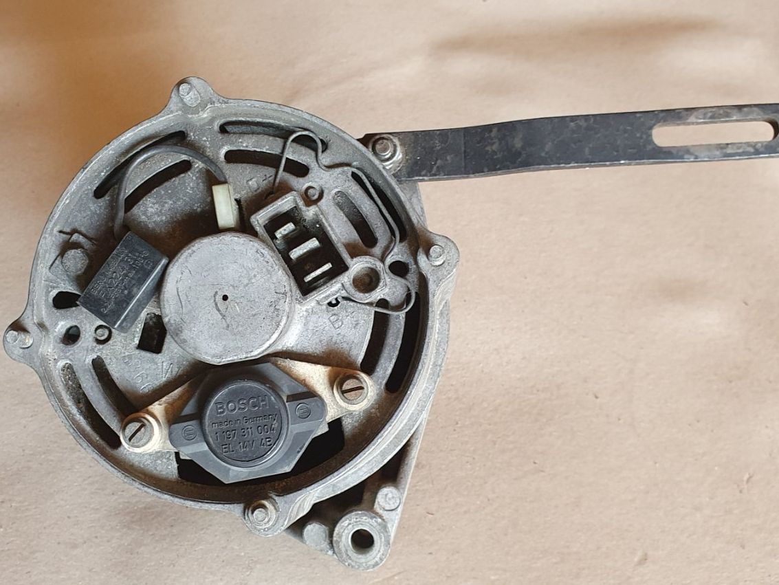 Bosch Tutti pezzi di ricambio auto: Auto Original Bosch Lichtmaschine Oldtimer 14V – Usato da Morgarten venduto da Buemi0 3