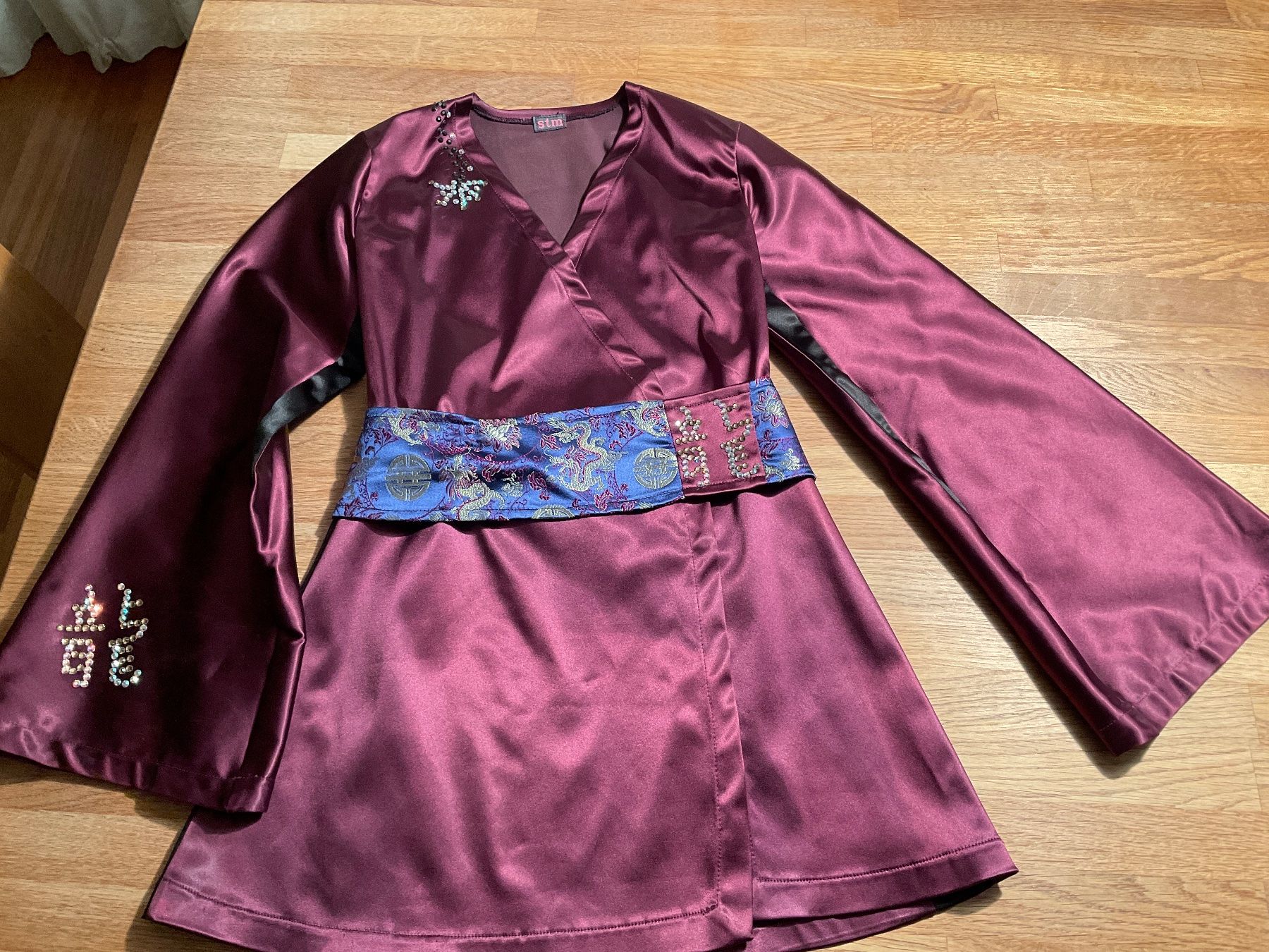 Vestiti: Eiskunstlaufkleid Kimono – Usato da Ebmatingen venduto da Toeggeli