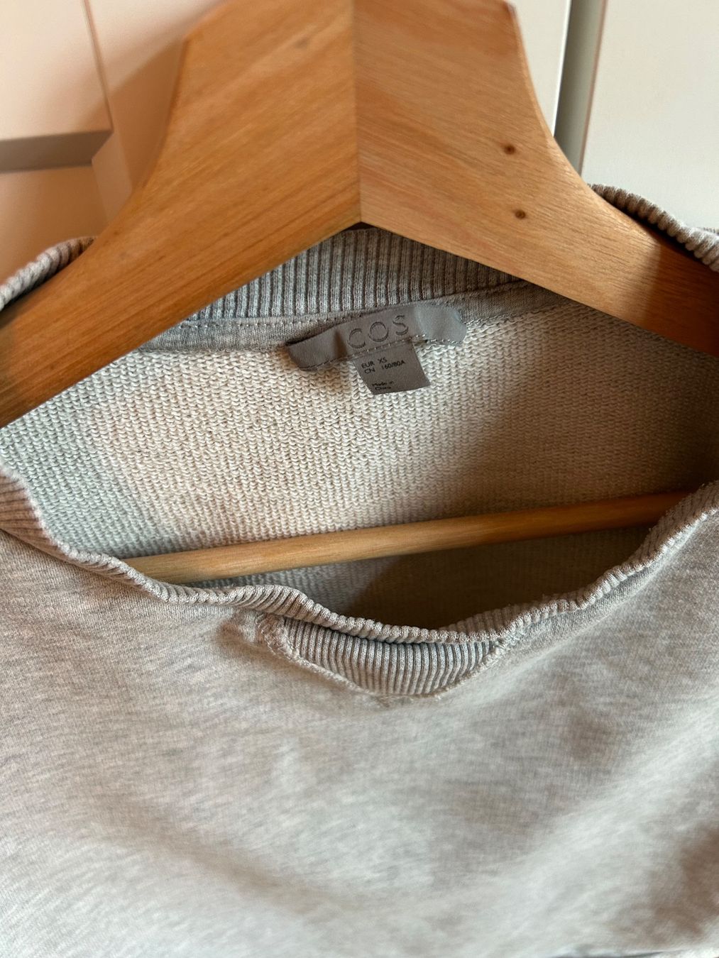 Cos Maglioni & Felpe: Cos Cropped Top – Usato da Luzern venduto da jas_26fc 1