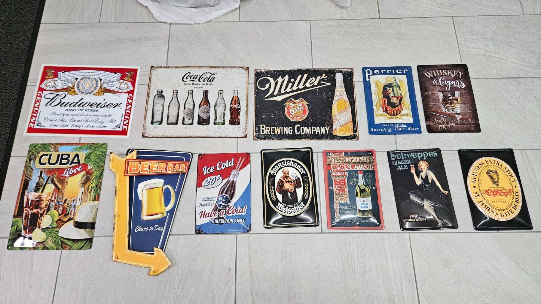 Tutte le decorazioni: Dekoschilder 12er Set, Budweiser, Coca-Cola, Miller, uvm. – Usato da Schmitten FR venduto da ElianeMoullet