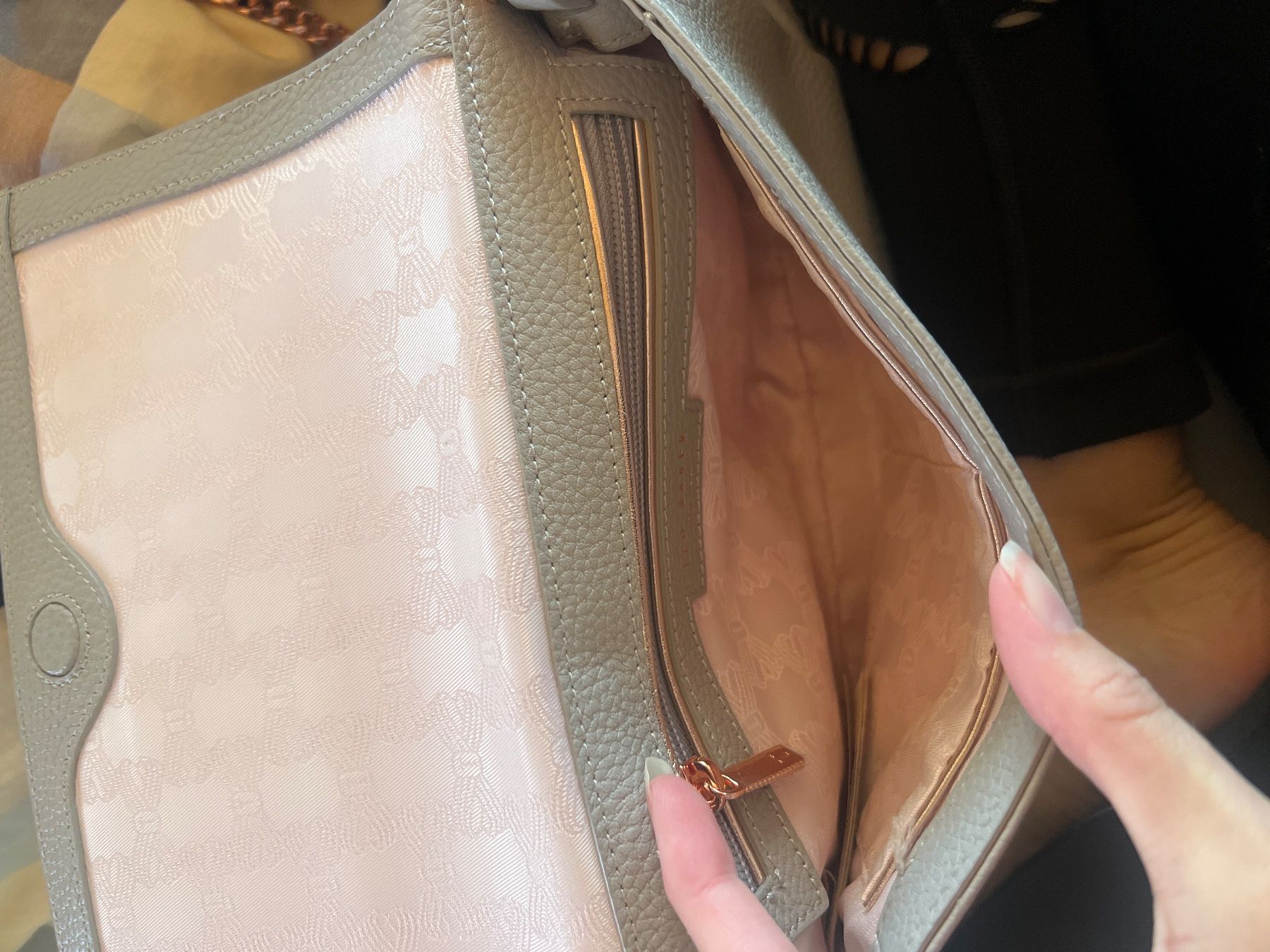 Ted Baker Borse da donna: Ted Baker Tasche Grau mit grosser Schleife – Nuovo (secondo la descrizione) da Moosseedorf venduto da sha_k26b 3
