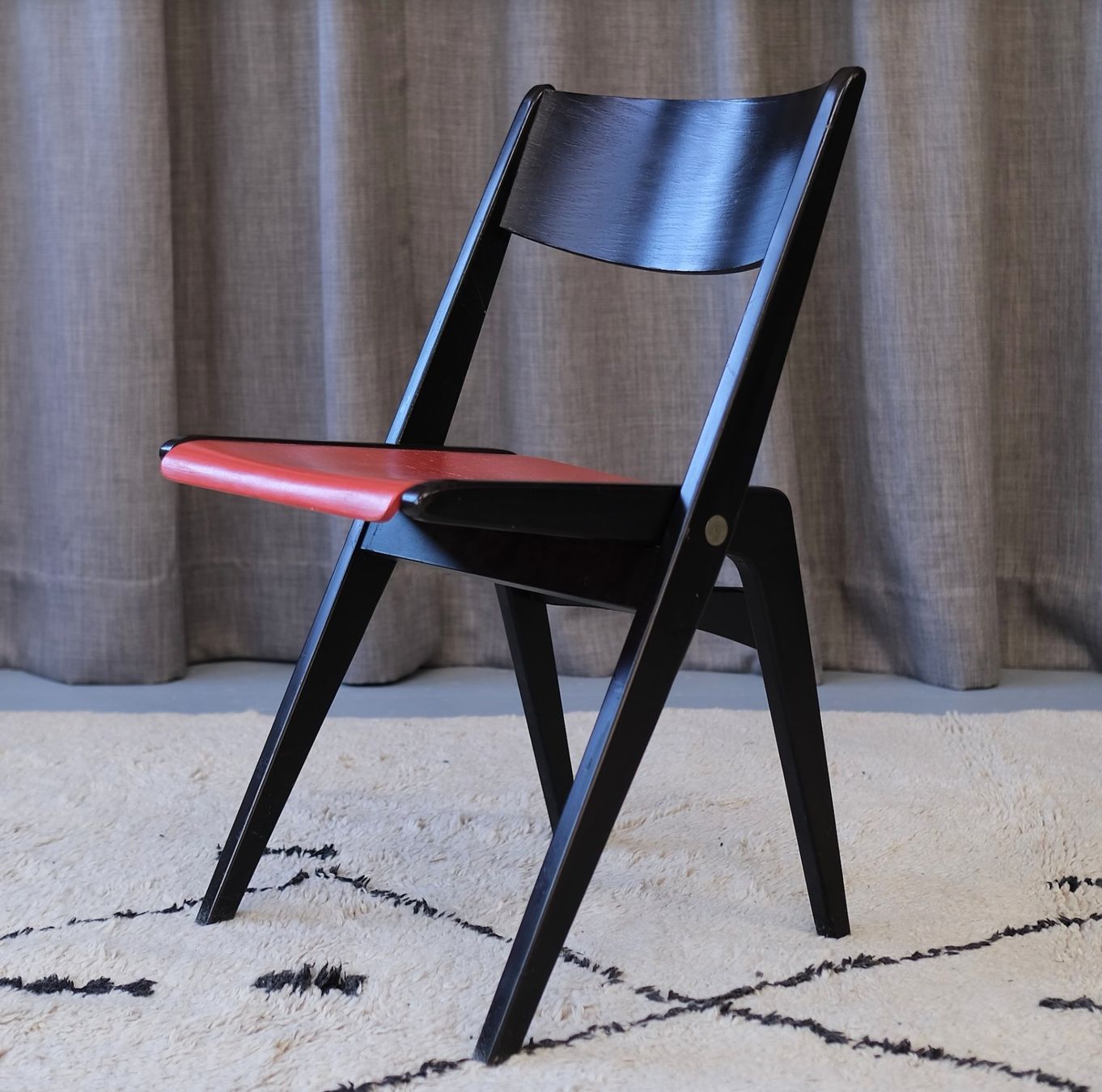Sedie: 6 folding chairs 1950's Jean Prouvé style – Usato da Bern venduto da Zmodern_VIN 5