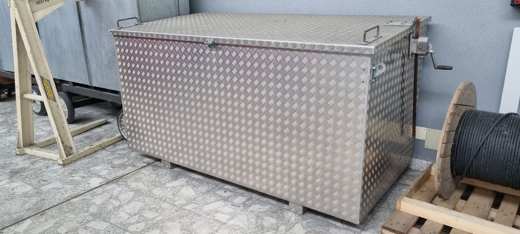 Caisses de transport: Alu-Kiste – D'occasion à Attinghausen par thibi