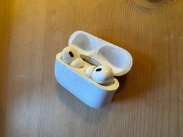 Apple AirPods Pro 2 Bluetooth USB C