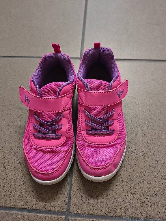 Scarpe per ragazze: Turnschuhe Grösse 32 – Usato da Lostorf venduto da SoNi019 1