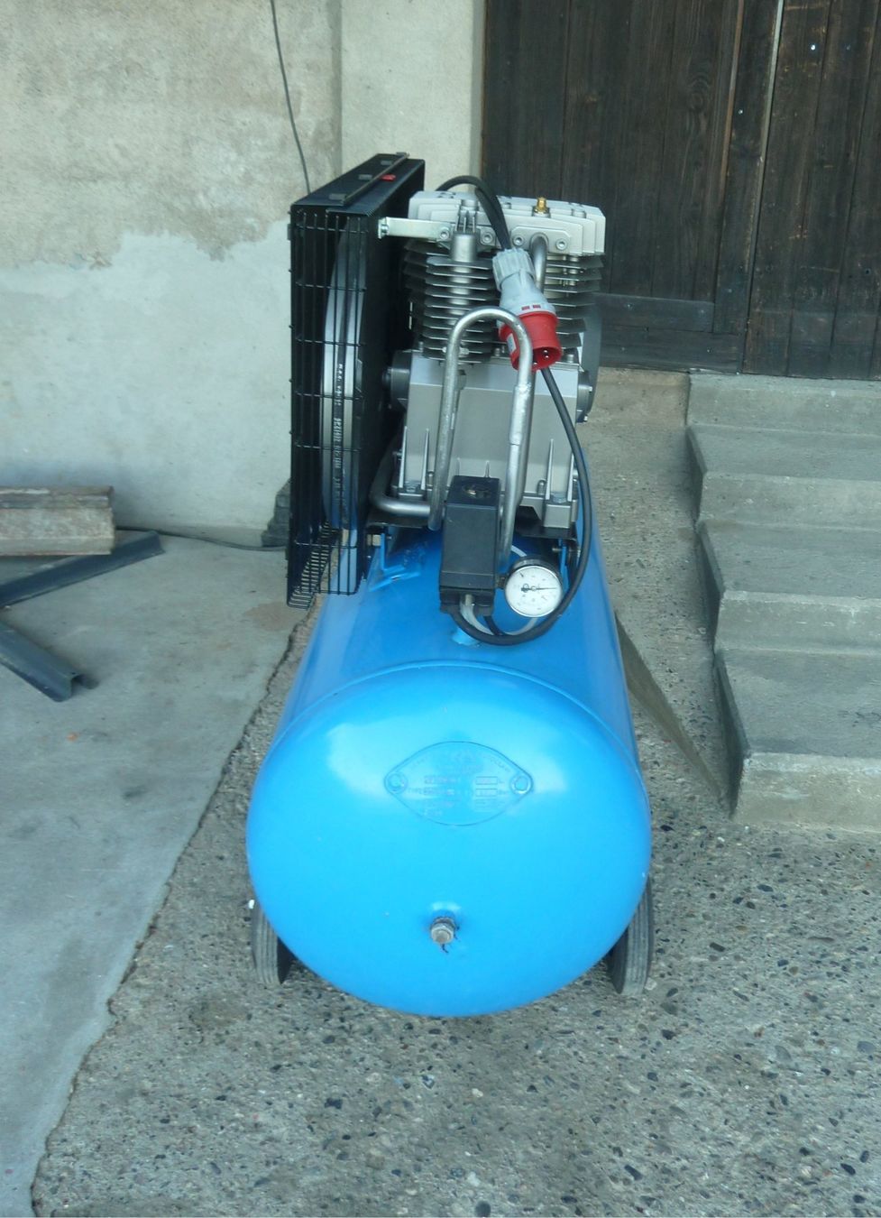 Compressori: Un compresseur de garage de 200 litres – Usato da Russy venduto da Guenefle 3