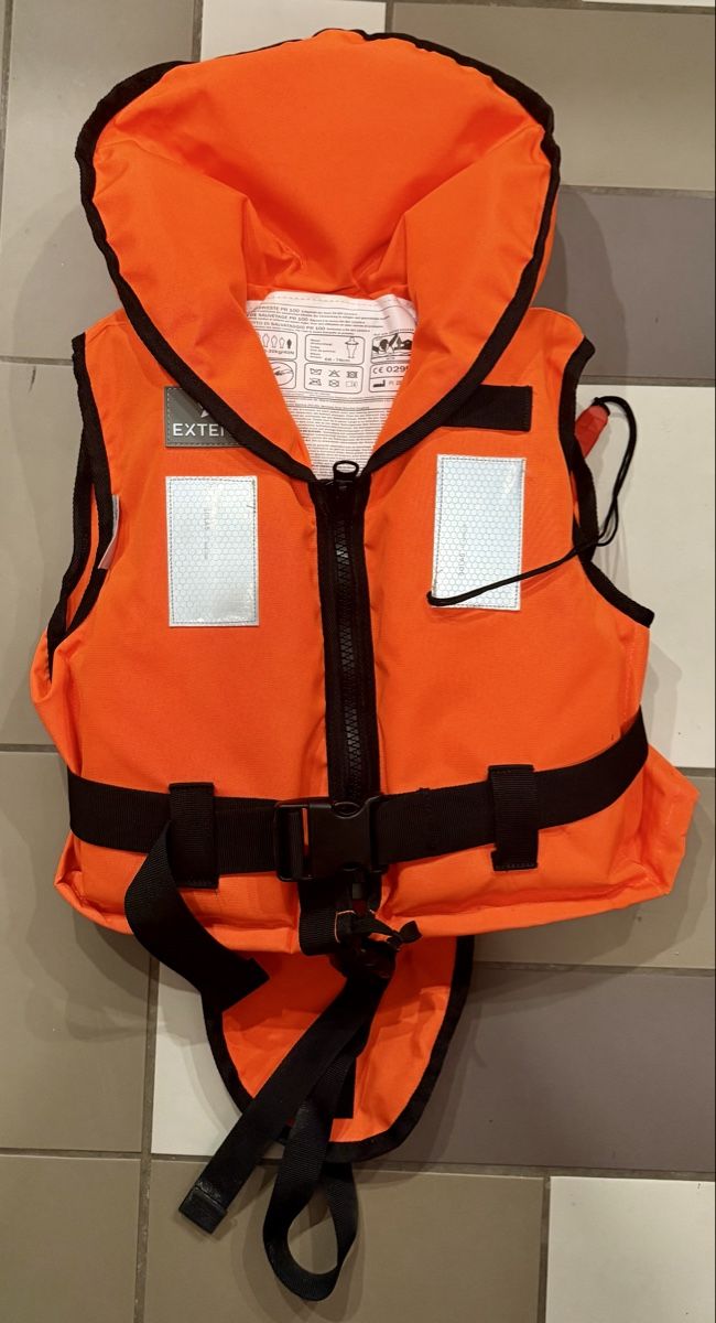 Schwimmwesten: Rettungsweste, 20-30 KG – Gebraucht aus Schlieren von kaj_xvx7