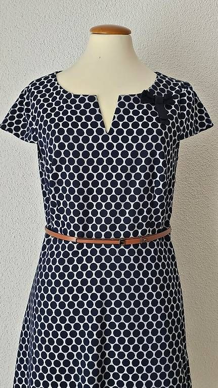 Vestiti: Comma Sommerkleid mit Punkten – Usato da Sursee venduto da nei_7klk 1