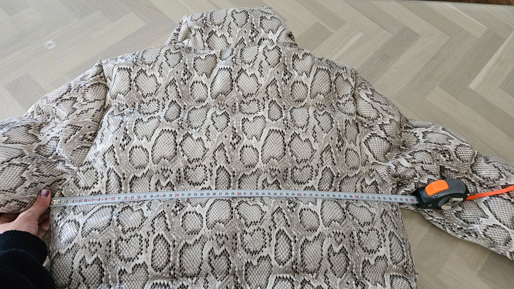 Giacche: En Saison Snakeskin Printed Puffer – Usato da Hasle LU venduto da dandelion1684 6