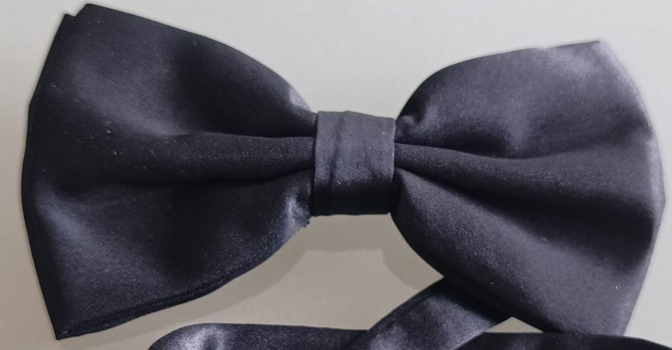 Cravatte: Elegante, schwarze Fliege aus Satin – Nuovo e nell'imballaggio originale da Trimbach venduto da lysy507777
