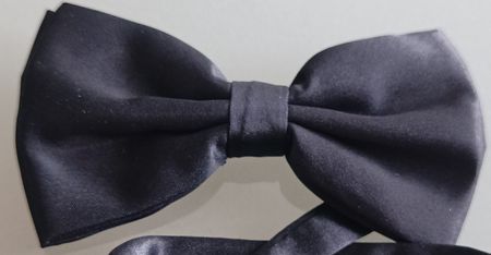 Elegante, schwarze Fliege aus Satin