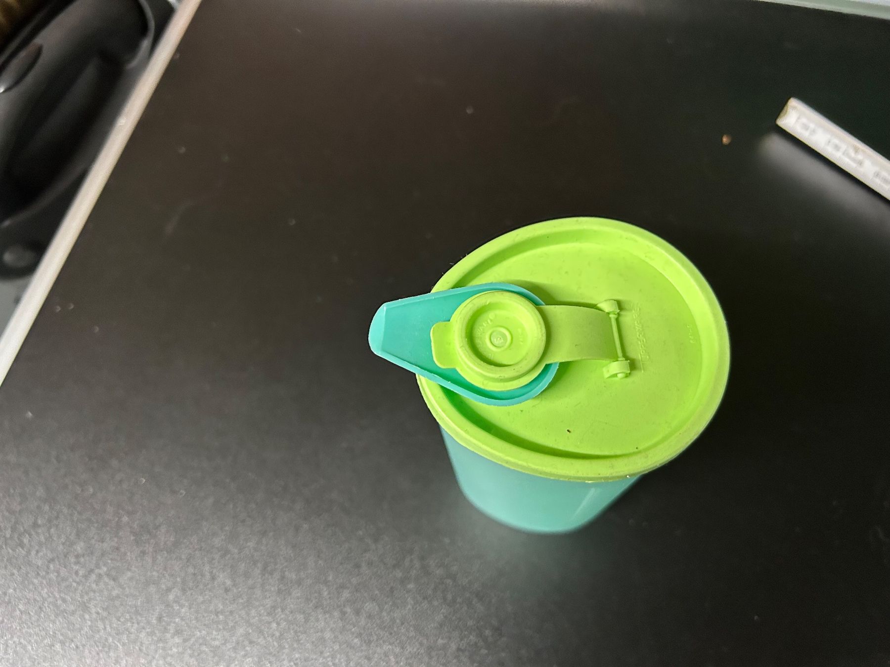 Tupperware Contenitori & Simili: Tupperware Behälter mit Ausguss – Usato da Obergösgen venduto da Andre118 1