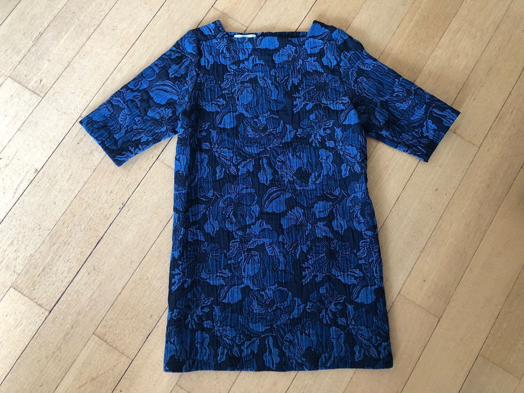 Mango Kleider: MNG Kleid Blau Wunderschöner Stoff! Gr M – Gebraucht aus Bern von Etzy