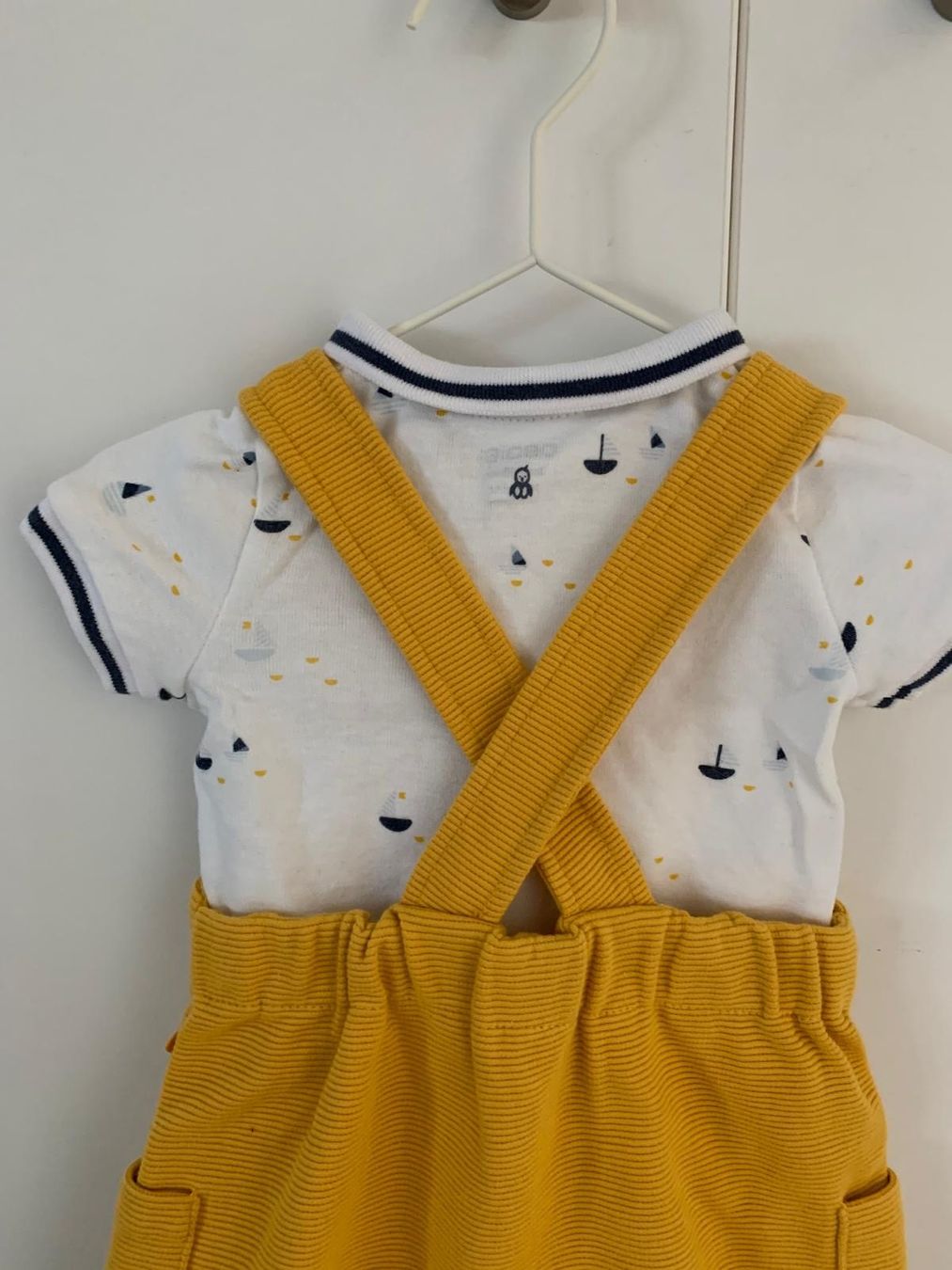 Okaidi Hosen: Ensemble salopette et body Obaïbi - 3 mois / 59 cm – Neu (gemäss Beschreibung) aus Bevaix von MPaw 4