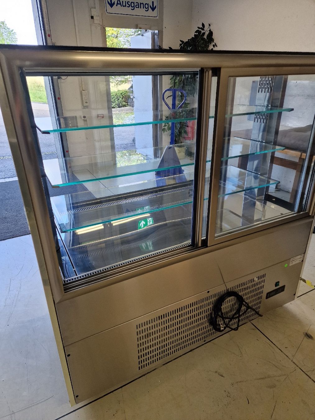 Allestimento di negozi e stand fieristici: Kühlvitrine  Neu – Usato da Niederwangen BE venduto da HasGastrobedarf 6