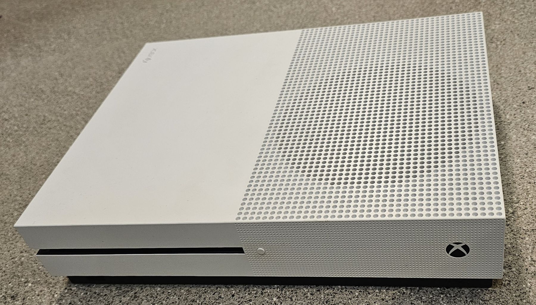 Microsoft Consoles: Xbox One S inkl. 2 Controller, 5 Spiele – D'occasion à Chur par Saiyajin7 1