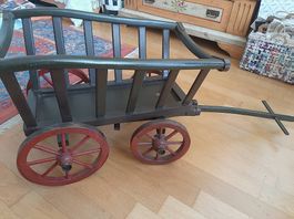 antikes, gut erhaltenes Leiterwägeli, Farbe dunkelbraun