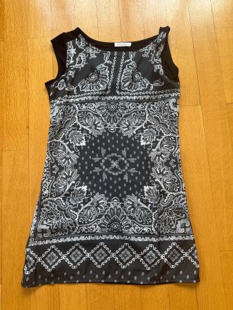 Sommerliches Kleid mit Muster, Grösse S, Top Zustand!