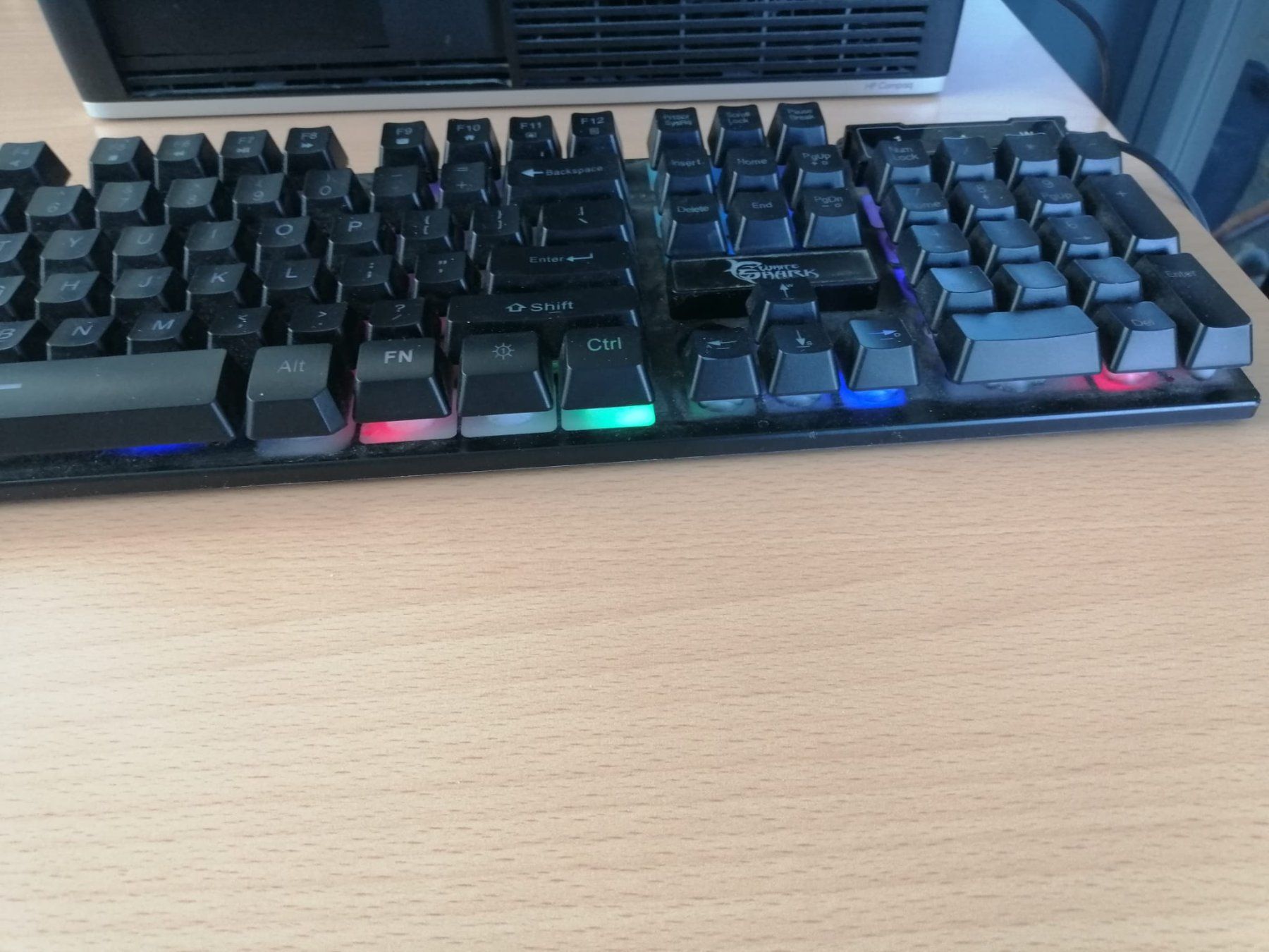 Tastiere: Clavier gamer Sharkoon avec rétroéclairage multicolore – Usato da Genève venduto da tremmetri 2