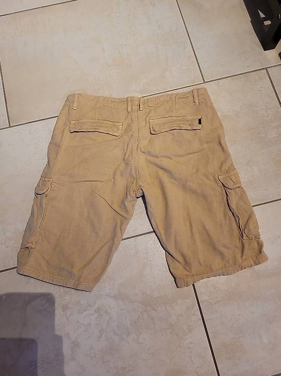 Pantalons: Coole beige Cargoshorts  grösse M – D'occasion à Muttenz par Chipsy2009 2