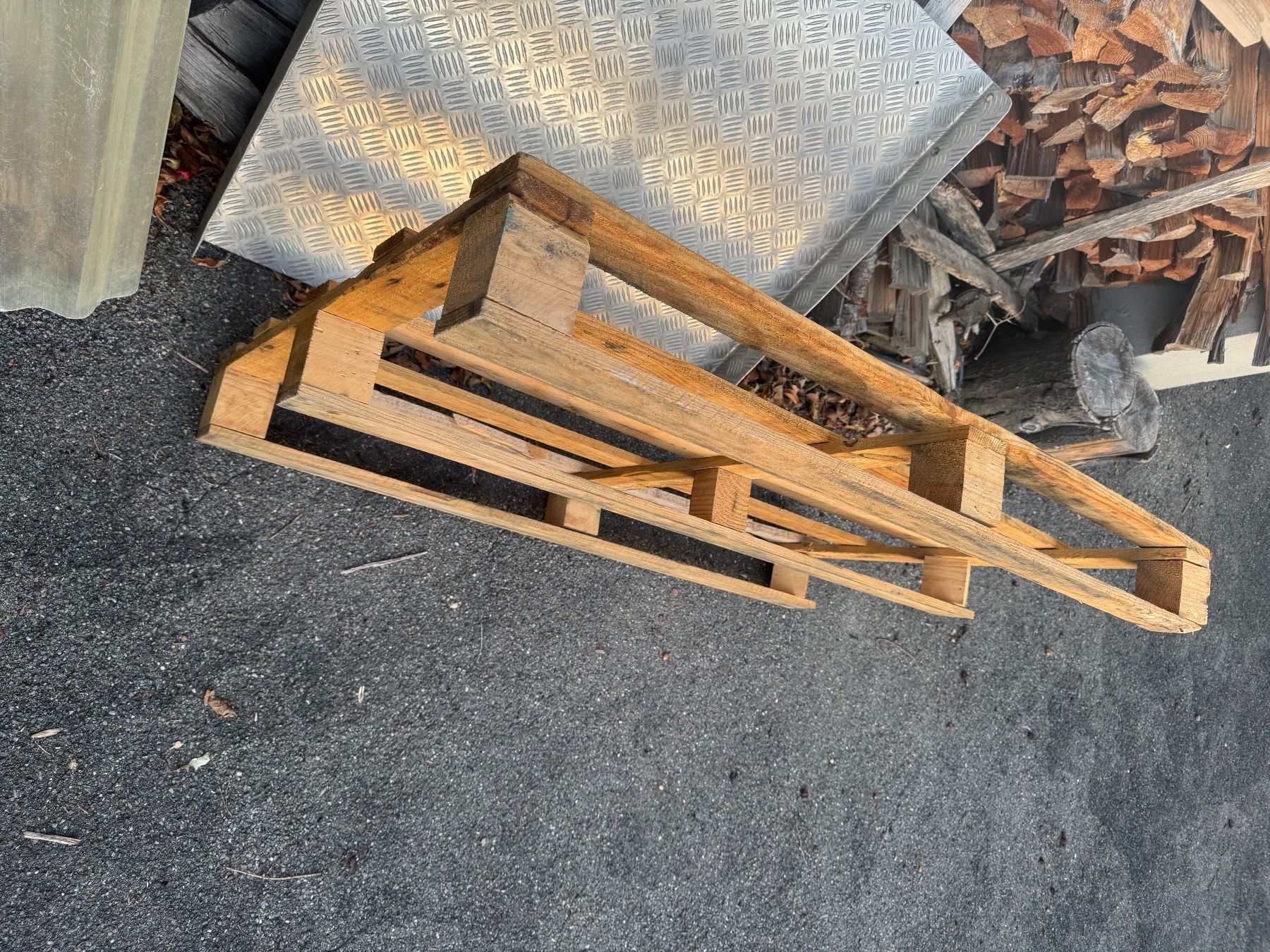 Pallets: 2 Holzpaletten – Usato da Kehrsatz venduto da cashswiss2 3