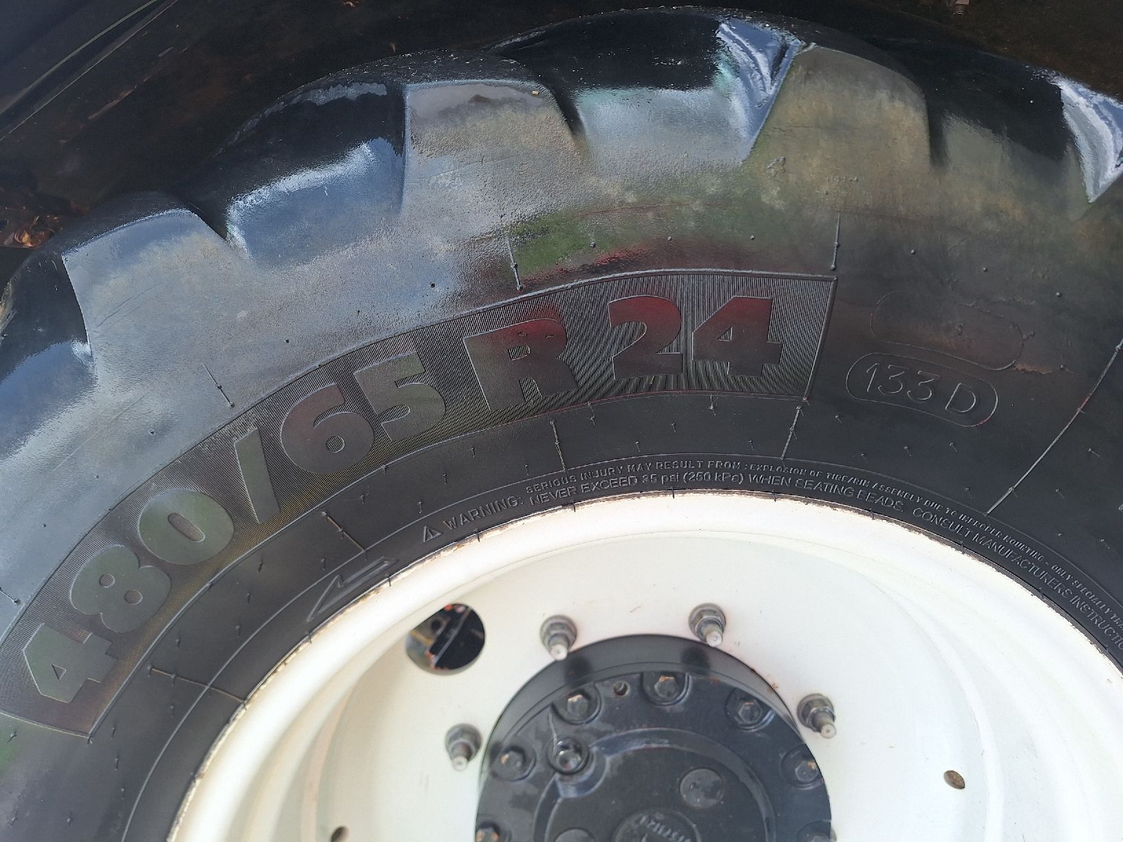 Trattori: Michelin 480/65 R24 Traktorreifen – Usato da Hildisrieden venduto da Aschenboedel