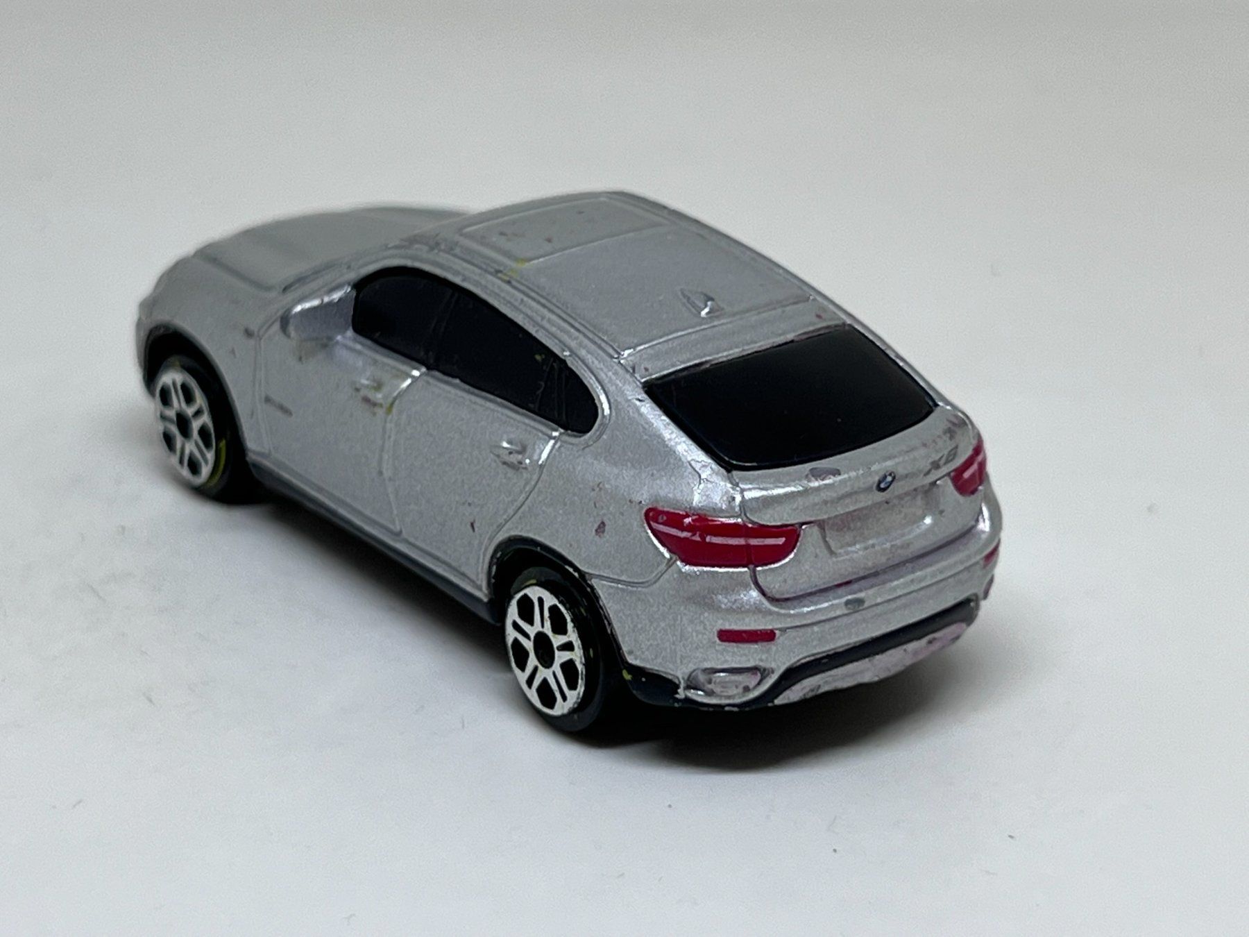 Maisto Modellini d'auto: Maisto BMW X6 #587 – Usato da Wildegg venduto da LaaBoutique 2