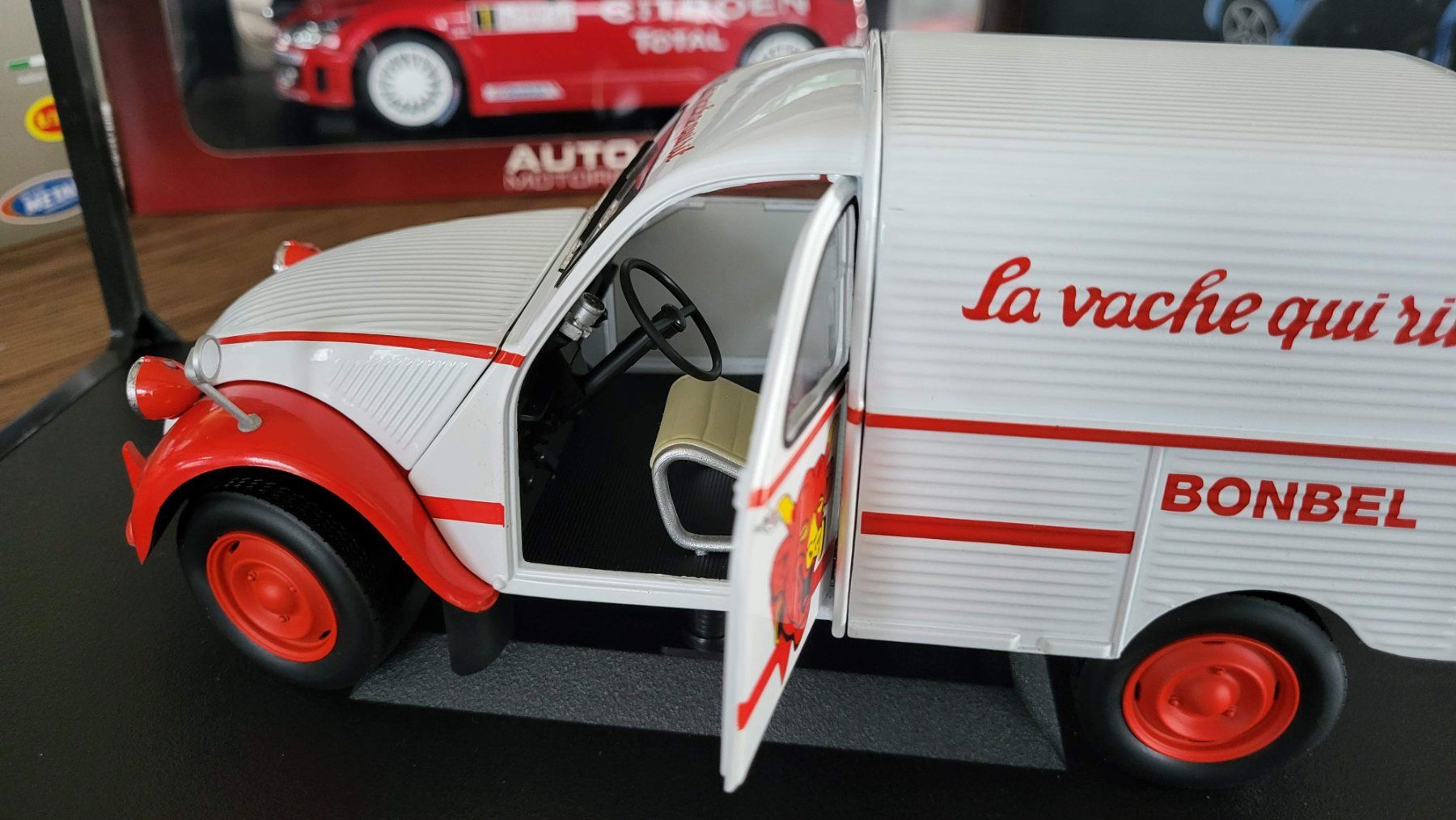Norev Modellini d'auto: Citroën 2 CV Fourgonnette La Vache 1:18 Norev – Usato da Rothrist venduto da Juana5 5