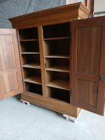 ARMOIRE BARROQUE NOYER MASSIF AVEC SERRURES ET CLÉS
